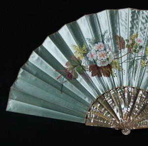 Antique fan from the time of Alphonse XII, Spain. 65 cm #D0007