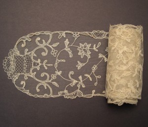 Antique lace cravat from Brussels 116,5 x 11 cm #A0605