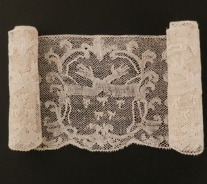 Antique lace strip from Valenciennes (France) 117 x 8,8 cm #A1937